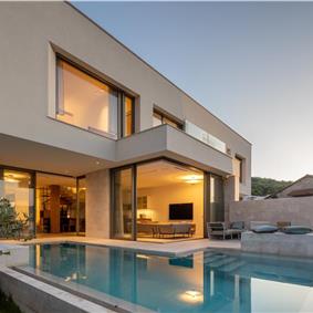 4-Bedroom Luxury Villa with Heated Pool, Ciovo near Trogir – Sleeps 8